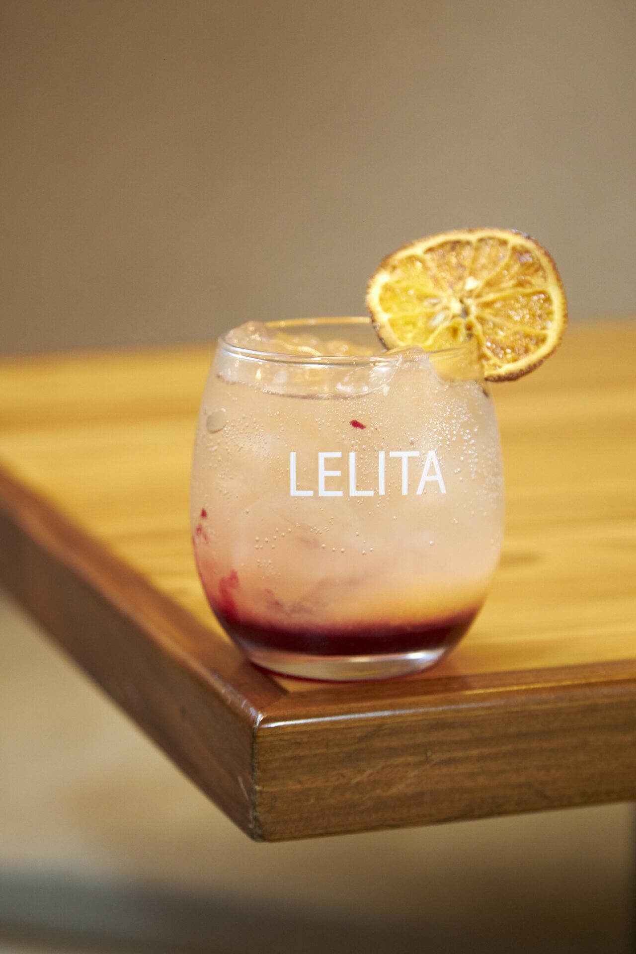 Vaso de pomelada con hielo